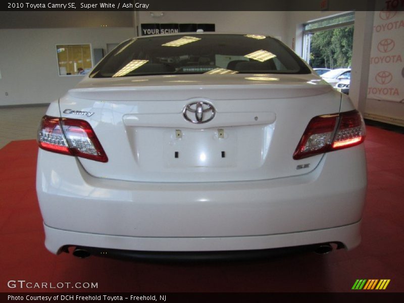 Super White / Ash Gray 2010 Toyota Camry SE