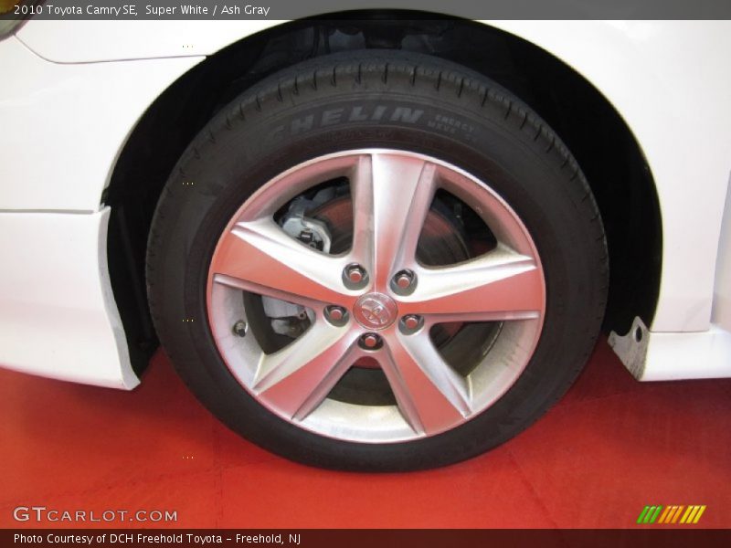 Super White / Ash Gray 2010 Toyota Camry SE