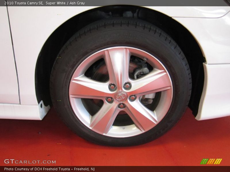 Super White / Ash Gray 2010 Toyota Camry SE