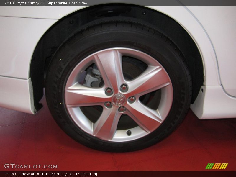 Super White / Ash Gray 2010 Toyota Camry SE
