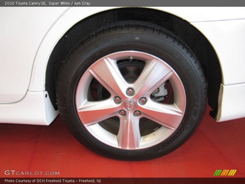 Super White / Ash Gray 2010 Toyota Camry SE