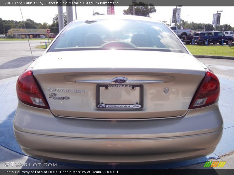 Harvest Gold Metallic / Medium Parchment 2001 Ford Taurus SES