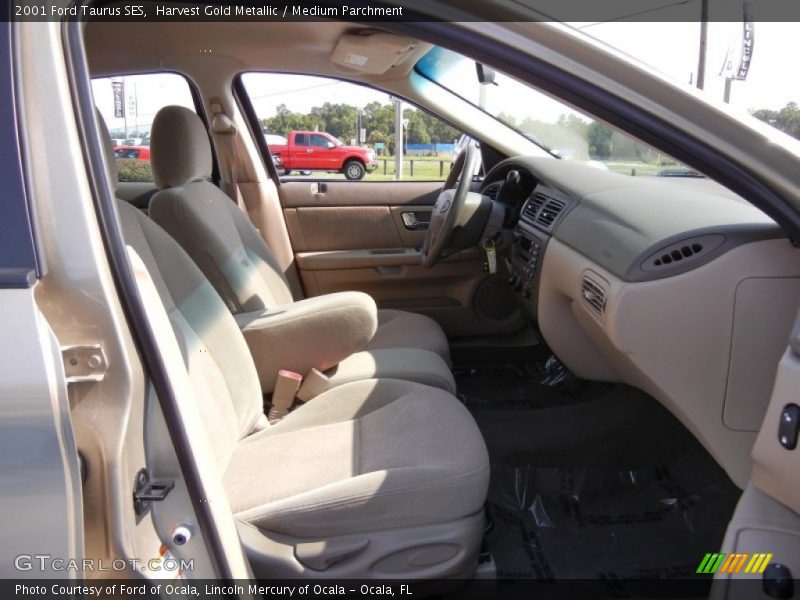 Harvest Gold Metallic / Medium Parchment 2001 Ford Taurus SES