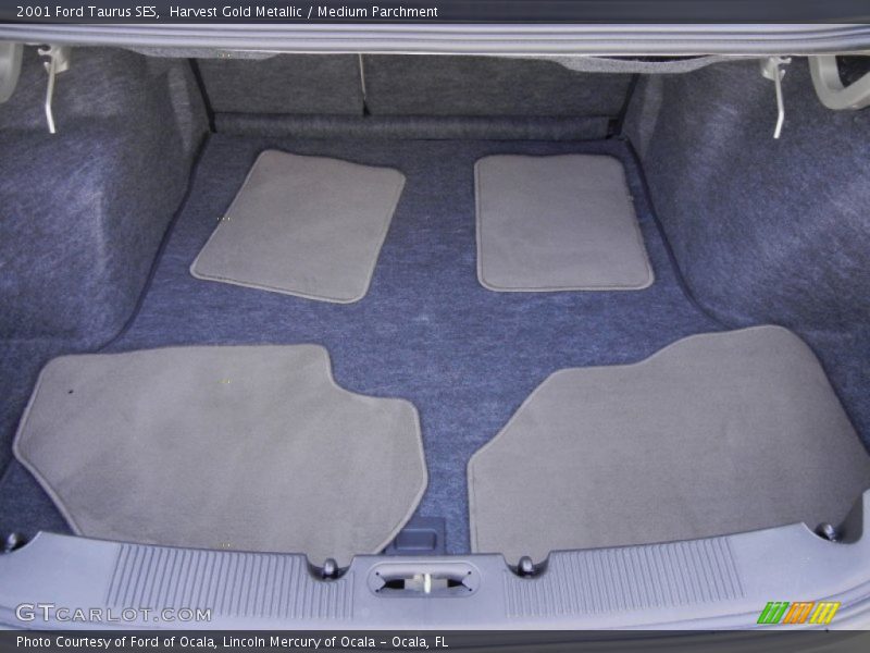 Harvest Gold Metallic / Medium Parchment 2001 Ford Taurus SES