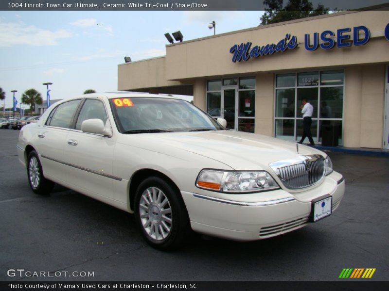 Ceramic White Tri-Coat / Shale/Dove 2004 Lincoln Town Car Ultimate