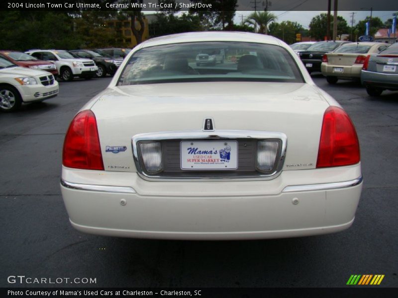 Ceramic White Tri-Coat / Shale/Dove 2004 Lincoln Town Car Ultimate