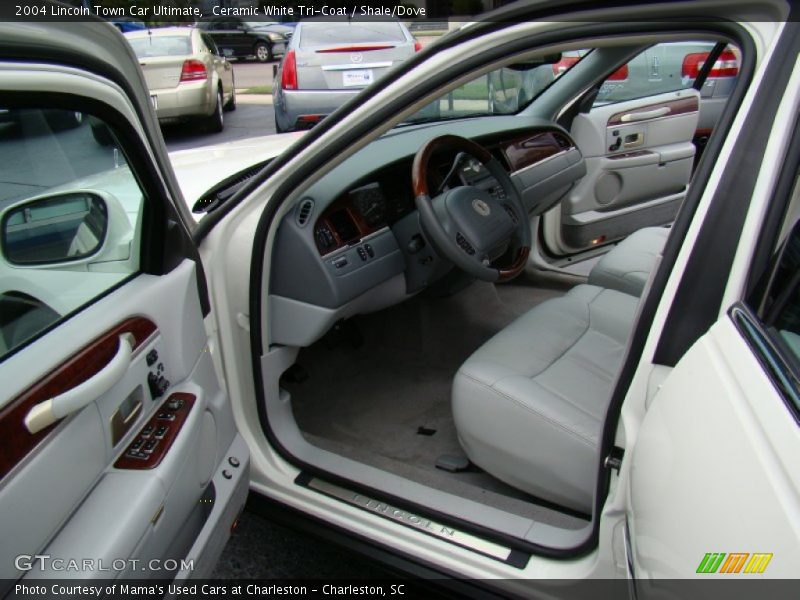 Ceramic White Tri-Coat / Shale/Dove 2004 Lincoln Town Car Ultimate
