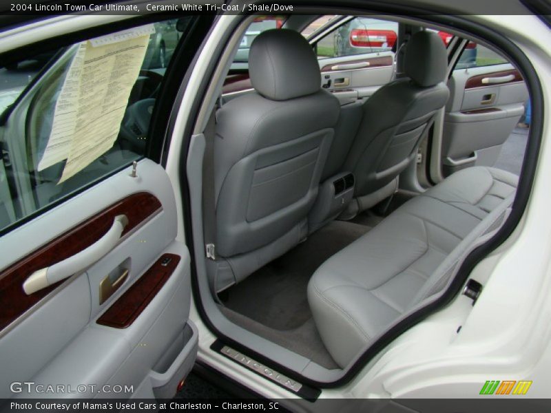 Ceramic White Tri-Coat / Shale/Dove 2004 Lincoln Town Car Ultimate