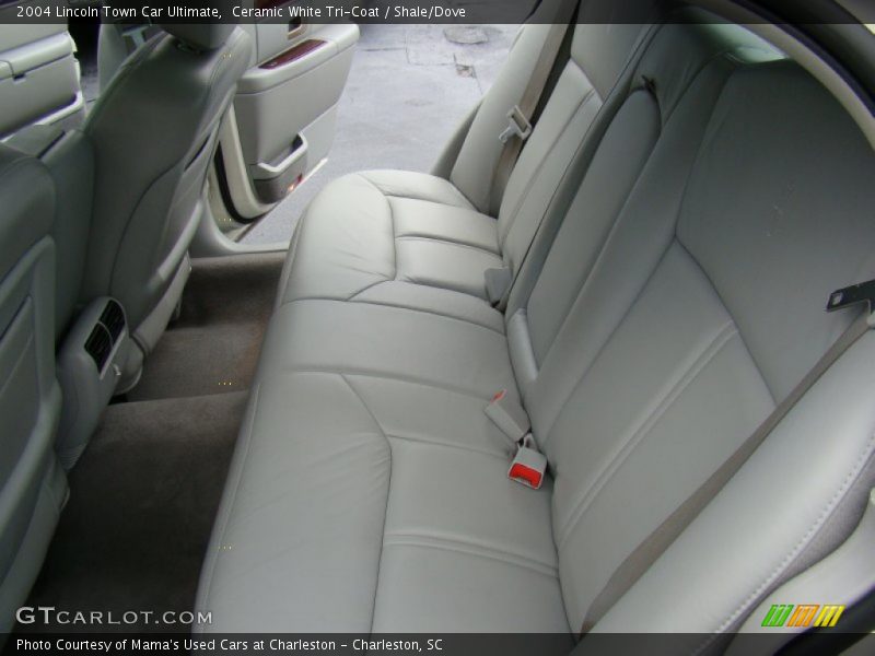 Ceramic White Tri-Coat / Shale/Dove 2004 Lincoln Town Car Ultimate