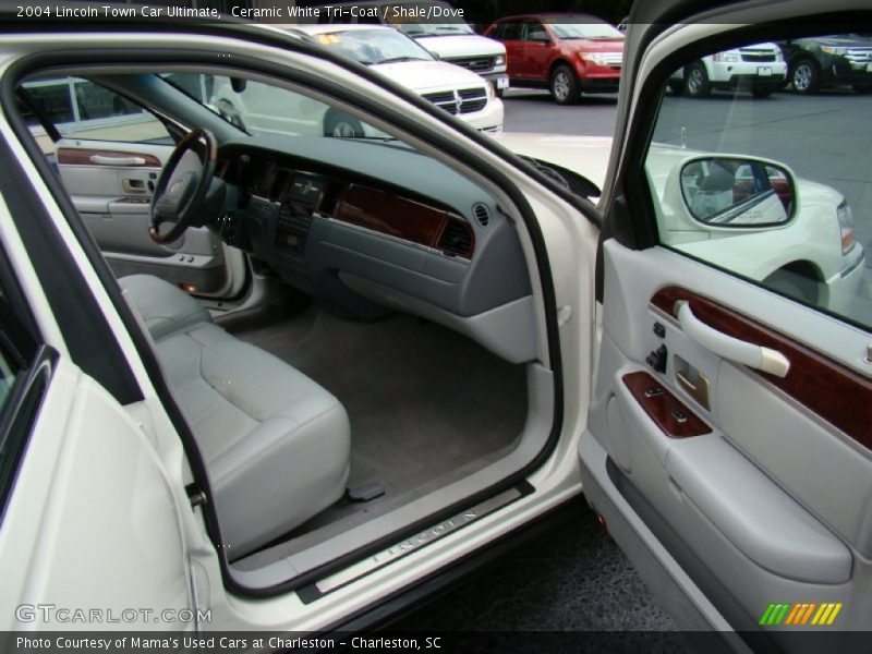 Ceramic White Tri-Coat / Shale/Dove 2004 Lincoln Town Car Ultimate