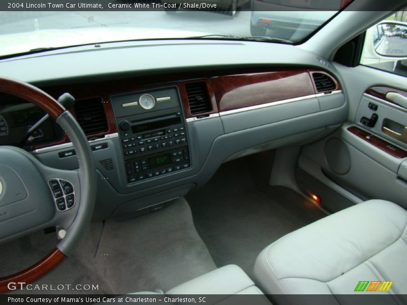 Ceramic White Tri-Coat / Shale/Dove 2004 Lincoln Town Car Ultimate