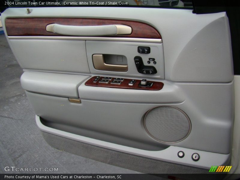 Ceramic White Tri-Coat / Shale/Dove 2004 Lincoln Town Car Ultimate