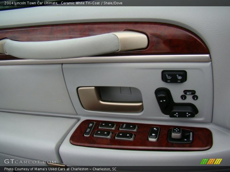 Ceramic White Tri-Coat / Shale/Dove 2004 Lincoln Town Car Ultimate