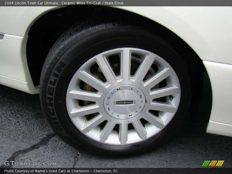 Ceramic White Tri-Coat / Shale/Dove 2004 Lincoln Town Car Ultimate