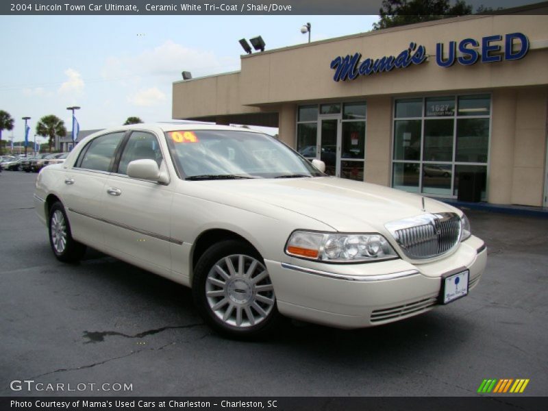 Ceramic White Tri-Coat / Shale/Dove 2004 Lincoln Town Car Ultimate