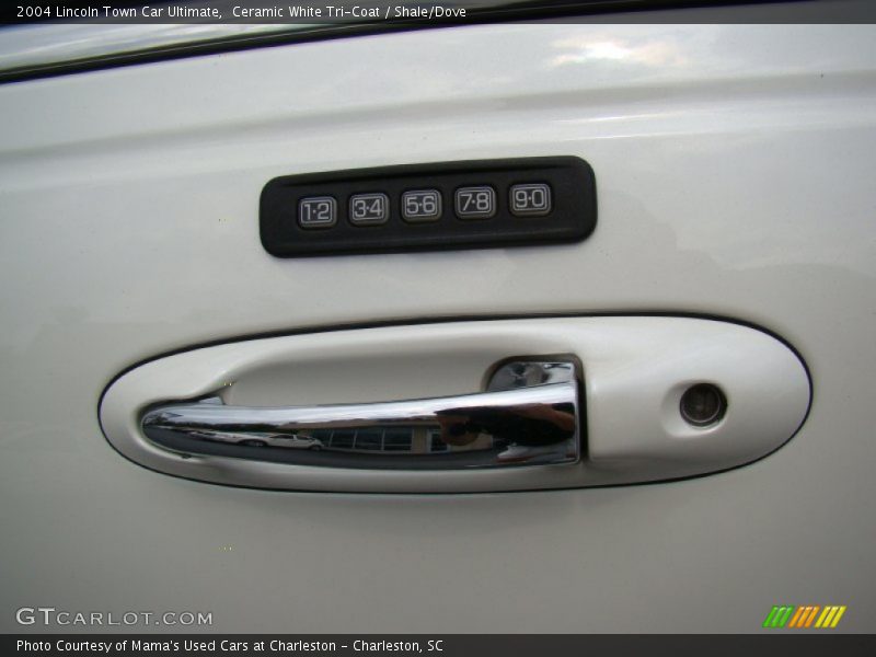 Ceramic White Tri-Coat / Shale/Dove 2004 Lincoln Town Car Ultimate