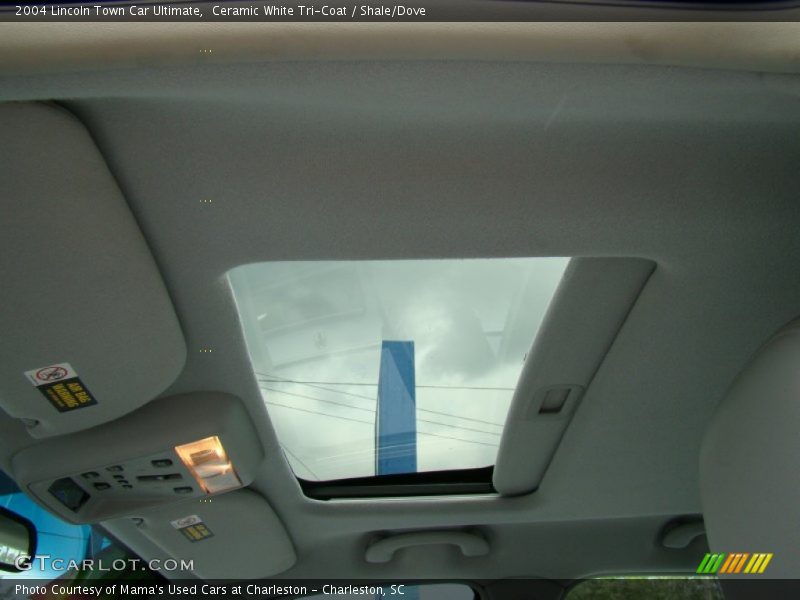 Ceramic White Tri-Coat / Shale/Dove 2004 Lincoln Town Car Ultimate