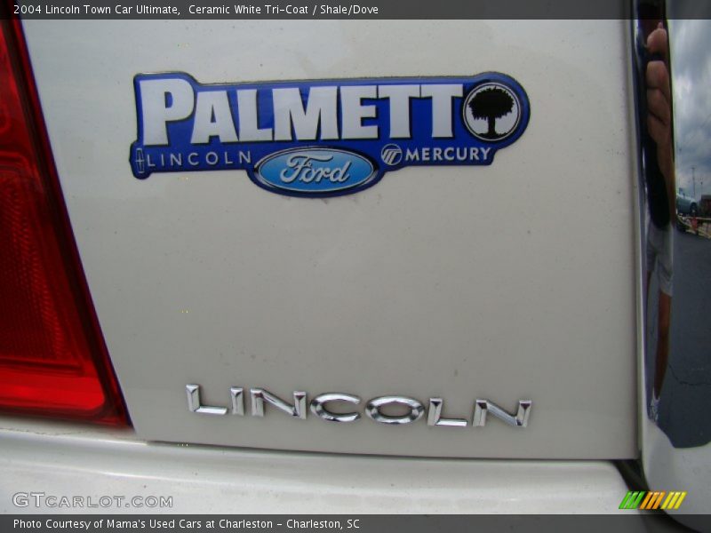 Ceramic White Tri-Coat / Shale/Dove 2004 Lincoln Town Car Ultimate