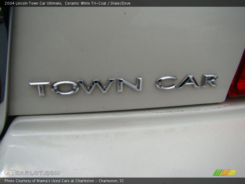 Ceramic White Tri-Coat / Shale/Dove 2004 Lincoln Town Car Ultimate