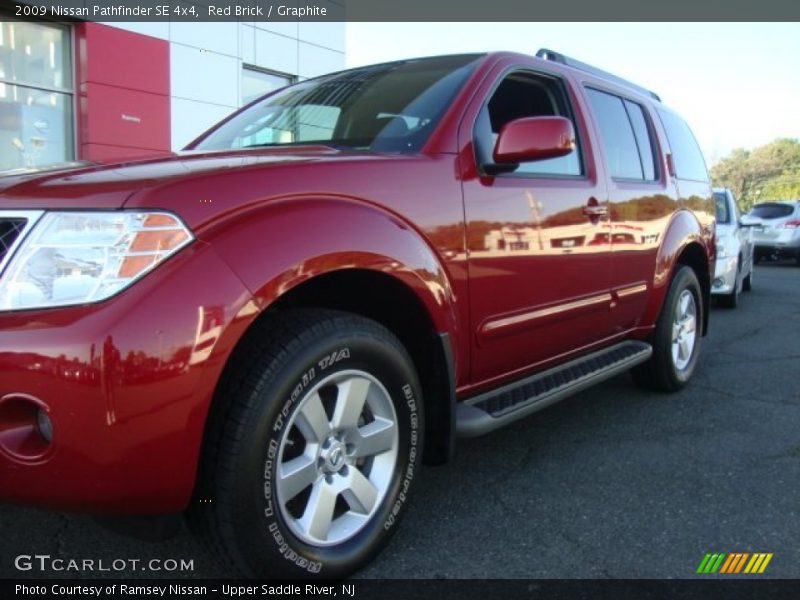 Red Brick / Graphite 2009 Nissan Pathfinder SE 4x4