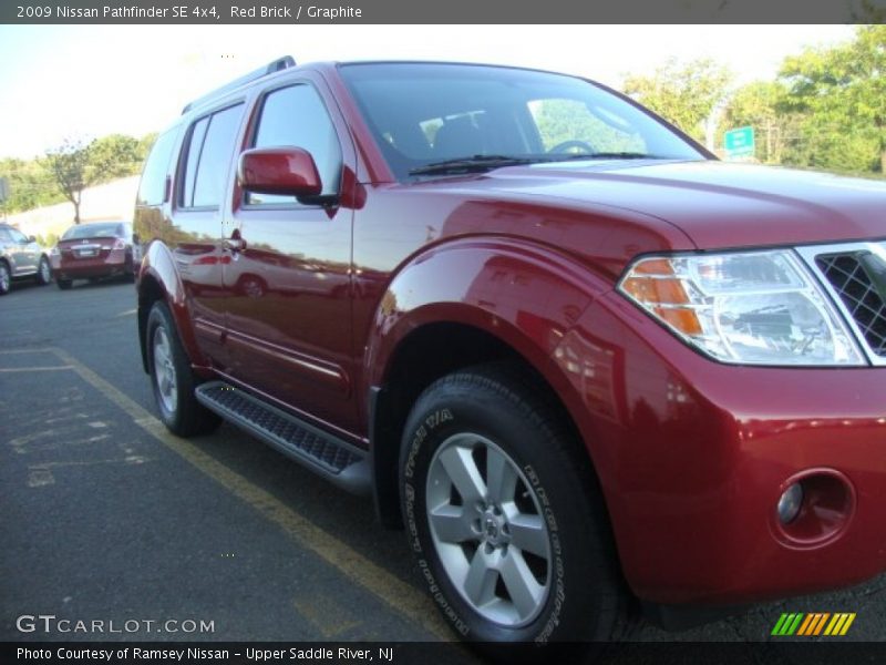 Red Brick / Graphite 2009 Nissan Pathfinder SE 4x4