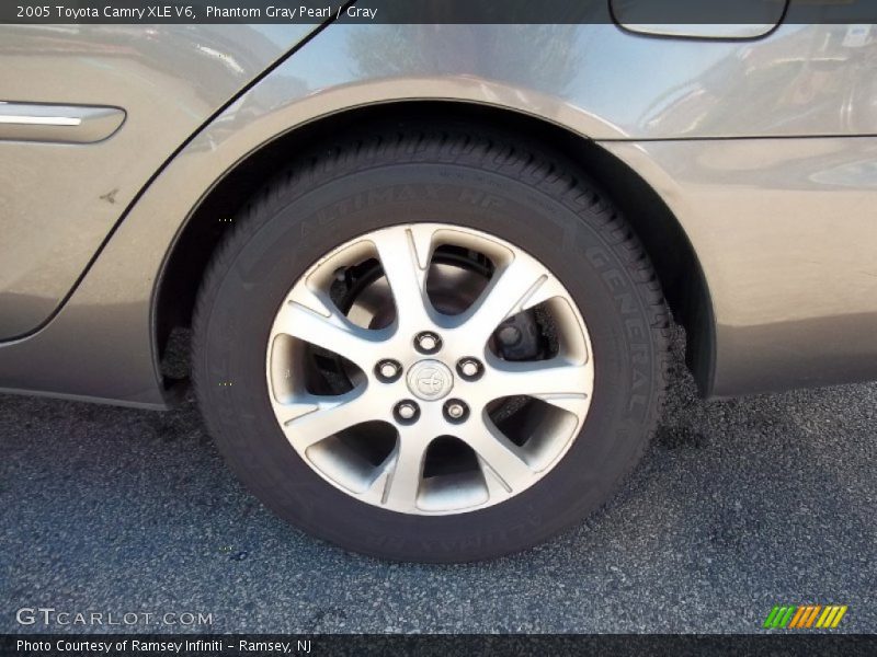 Phantom Gray Pearl / Gray 2005 Toyota Camry XLE V6