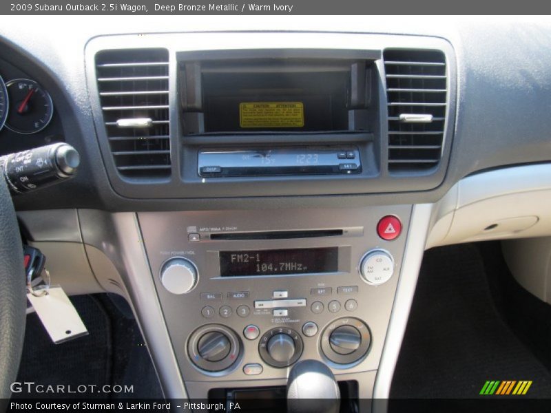 Deep Bronze Metallic / Warm Ivory 2009 Subaru Outback 2.5i Wagon