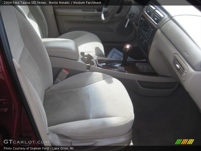 Merlot Metallic / Medium Parchment 2004 Ford Taurus SES Sedan