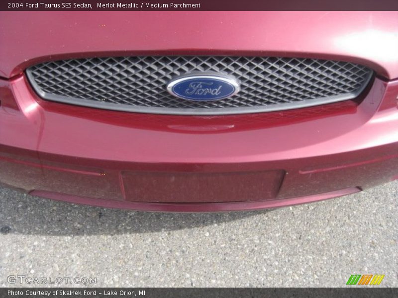 Merlot Metallic / Medium Parchment 2004 Ford Taurus SES Sedan