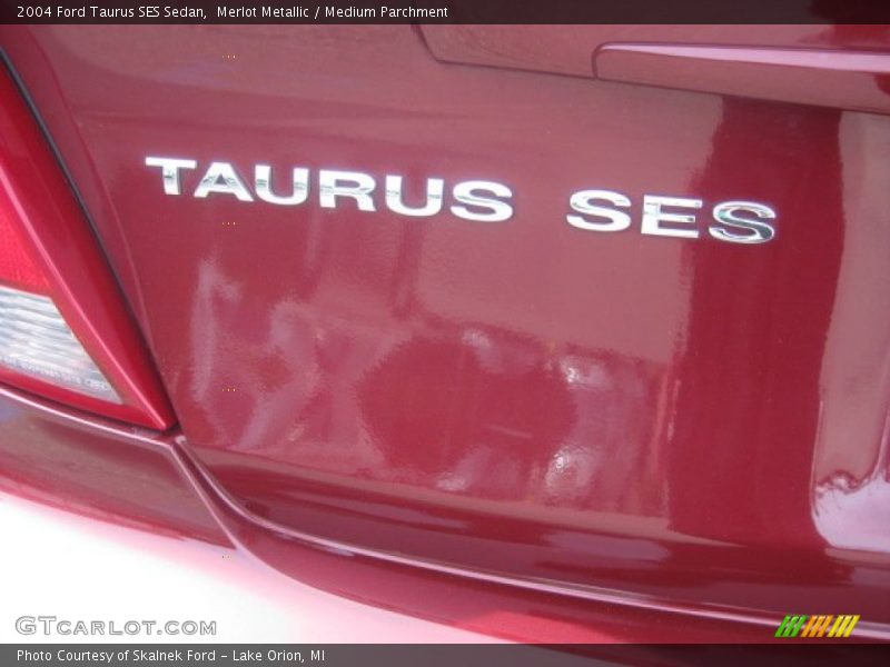 Merlot Metallic / Medium Parchment 2004 Ford Taurus SES Sedan