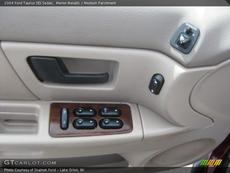 Merlot Metallic / Medium Parchment 2004 Ford Taurus SES Sedan