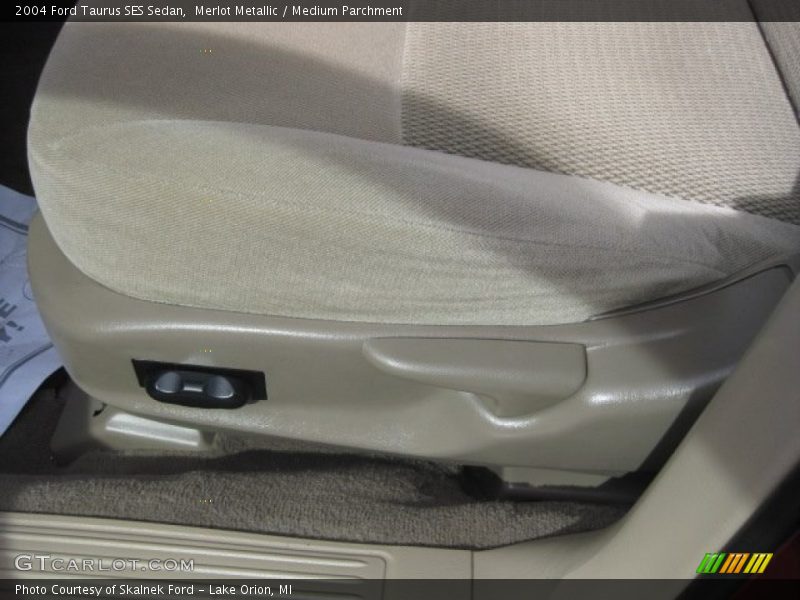 Merlot Metallic / Medium Parchment 2004 Ford Taurus SES Sedan