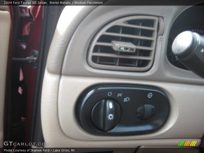 Merlot Metallic / Medium Parchment 2004 Ford Taurus SES Sedan