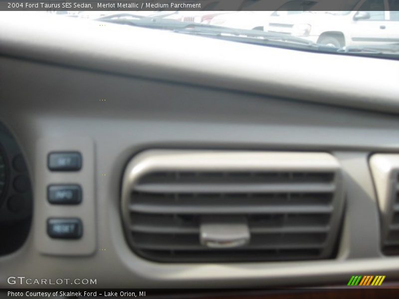Merlot Metallic / Medium Parchment 2004 Ford Taurus SES Sedan