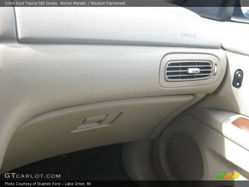 Merlot Metallic / Medium Parchment 2004 Ford Taurus SES Sedan