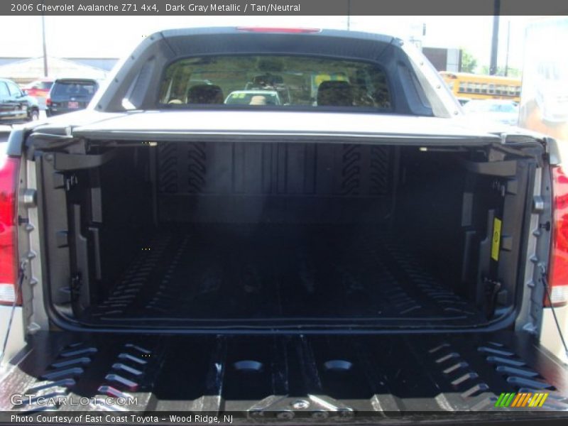 Dark Gray Metallic / Tan/Neutral 2006 Chevrolet Avalanche Z71 4x4