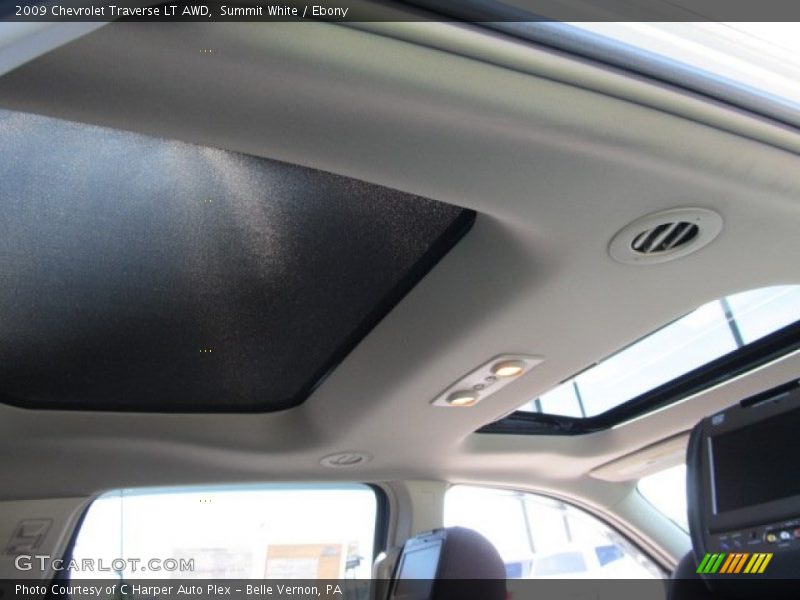 Summit White / Ebony 2009 Chevrolet Traverse LT AWD