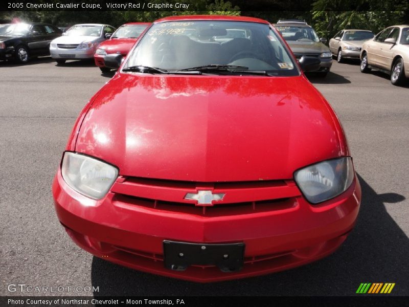 Victory Red / Graphite Gray 2005 Chevrolet Cavalier Coupe
