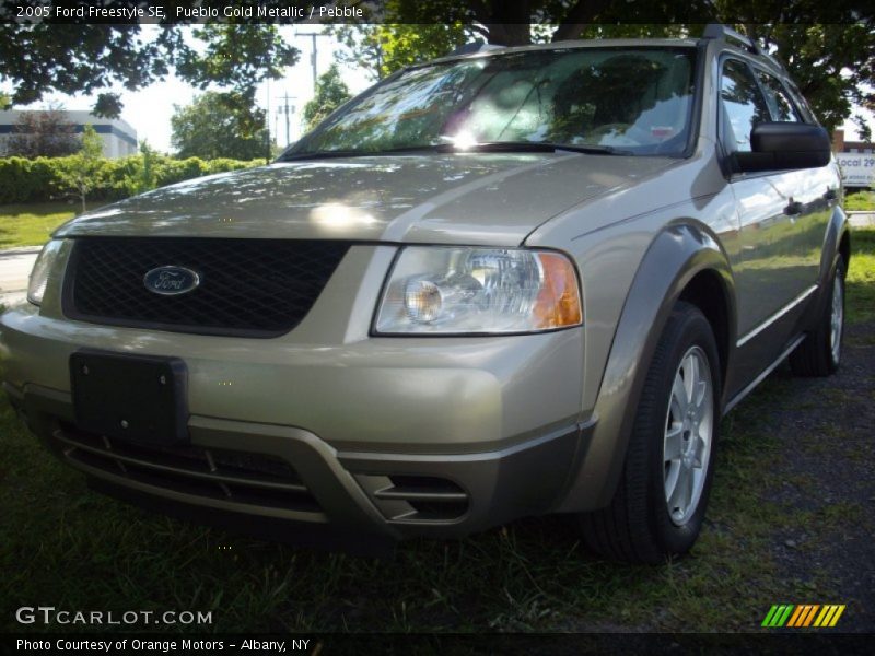 Pueblo Gold Metallic / Pebble 2005 Ford Freestyle SE