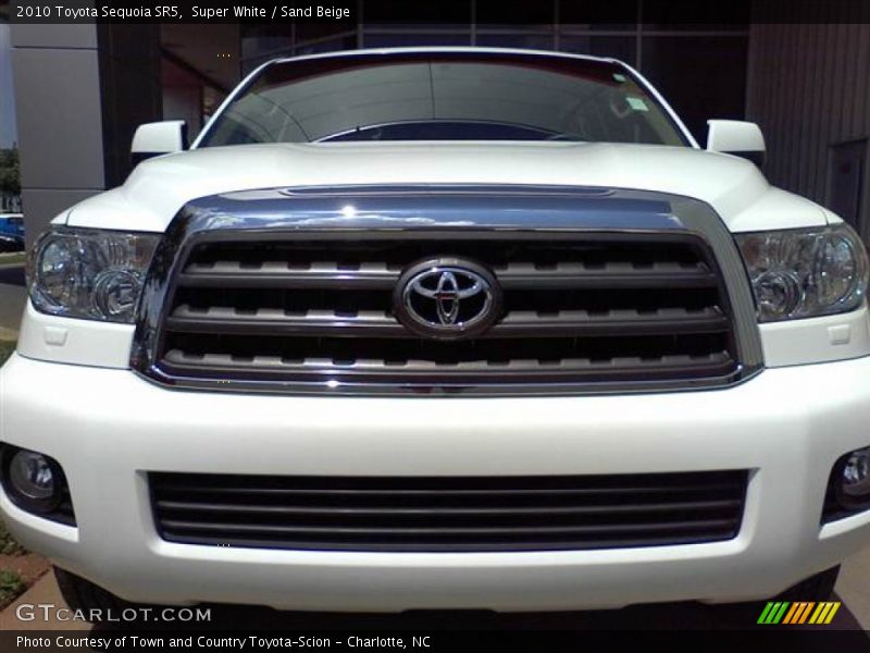 Super White / Sand Beige 2010 Toyota Sequoia SR5