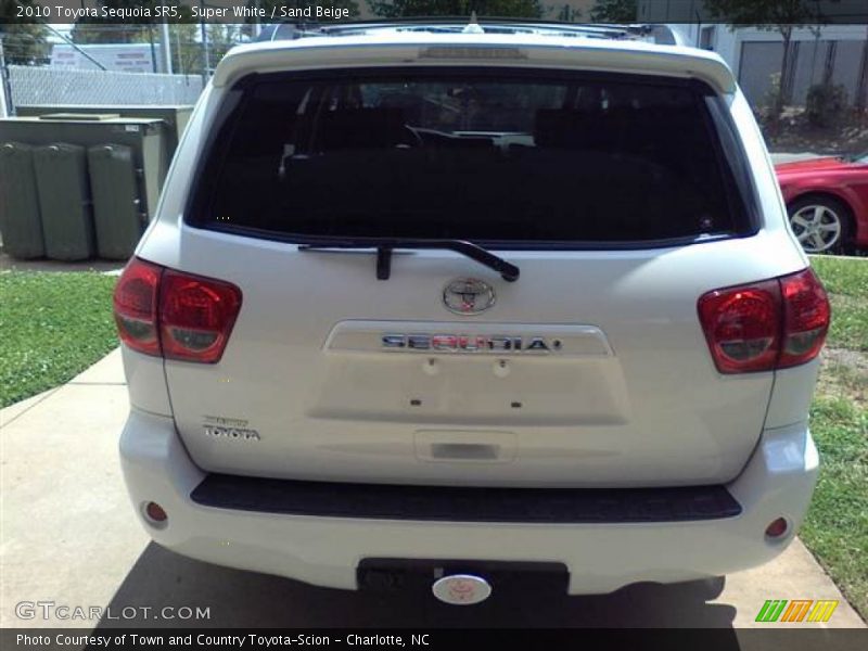 Super White / Sand Beige 2010 Toyota Sequoia SR5