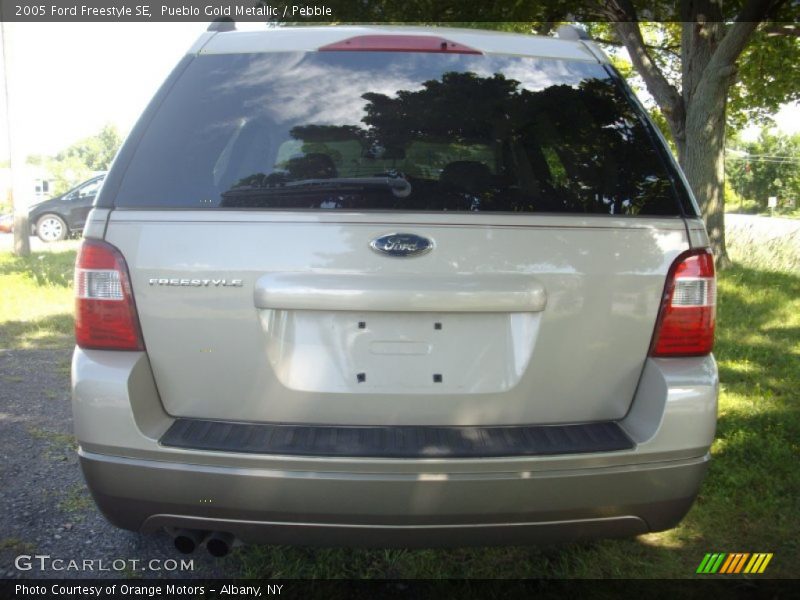 Pueblo Gold Metallic / Pebble 2005 Ford Freestyle SE