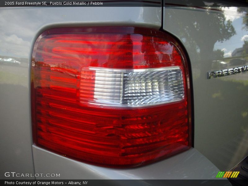 Pueblo Gold Metallic / Pebble 2005 Ford Freestyle SE
