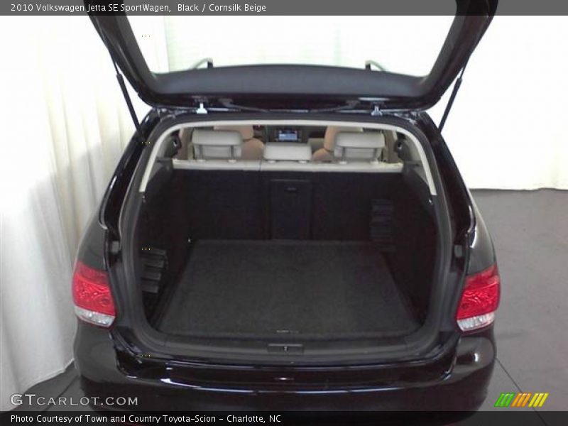 Black / Cornsilk Beige 2010 Volkswagen Jetta SE SportWagen