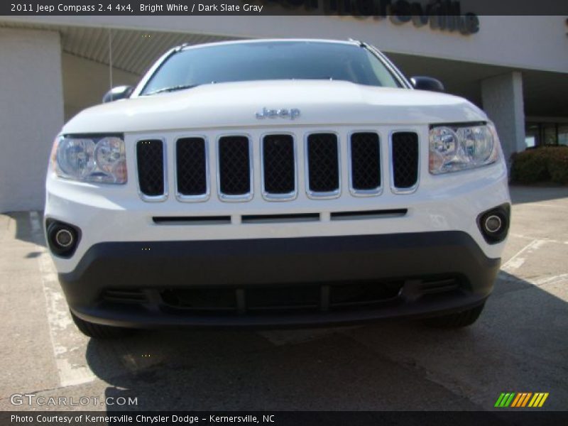 Bright White / Dark Slate Gray 2011 Jeep Compass 2.4 4x4