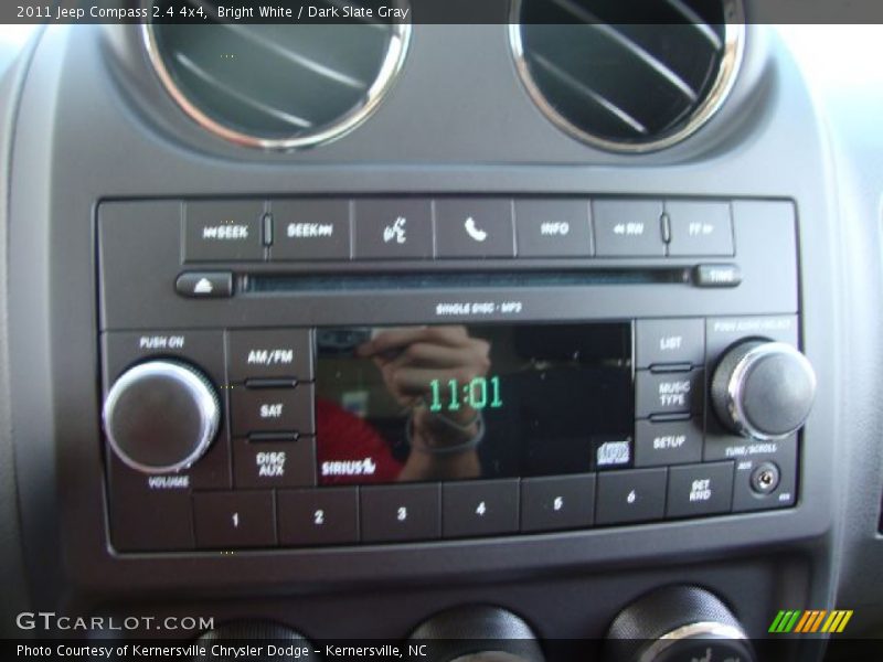 Bright White / Dark Slate Gray 2011 Jeep Compass 2.4 4x4