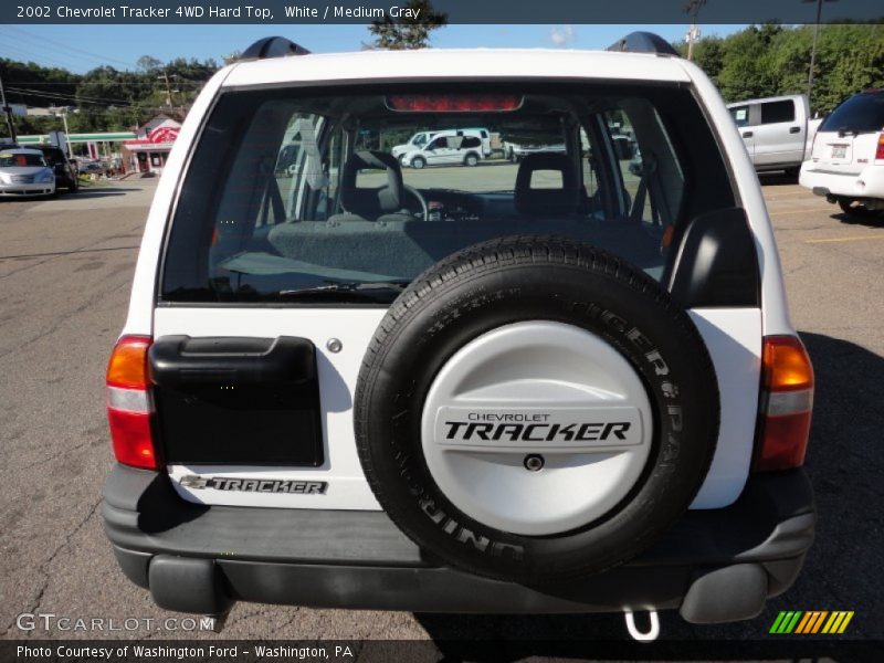 White / Medium Gray 2002 Chevrolet Tracker 4WD Hard Top