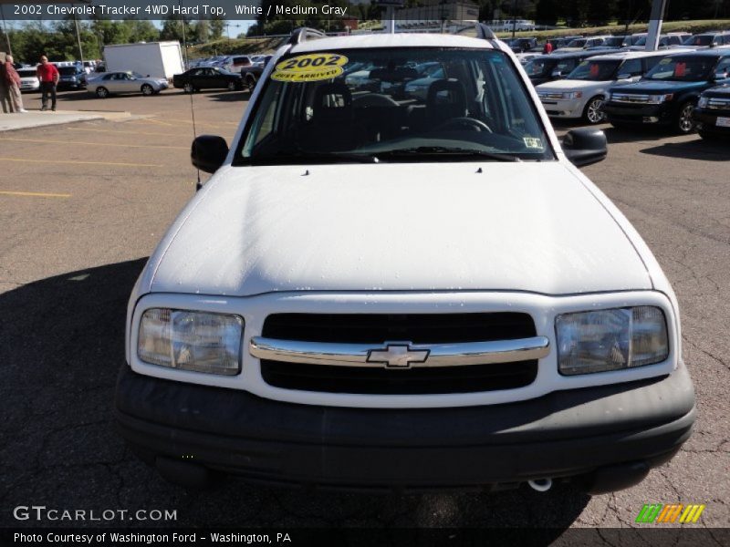 White / Medium Gray 2002 Chevrolet Tracker 4WD Hard Top