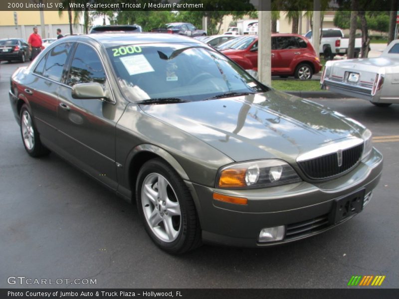 White Pearlescent Tricoat / Medium Parchment 2000 Lincoln LS V8