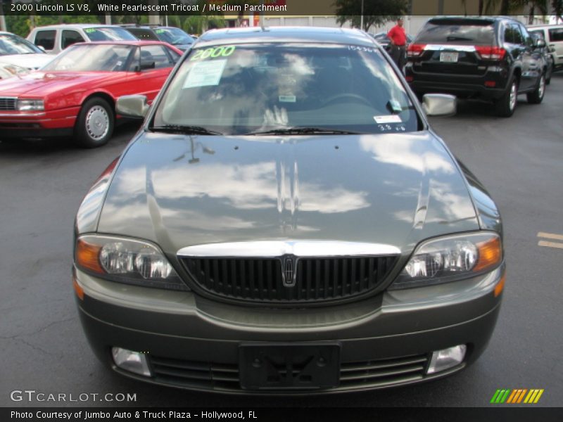 White Pearlescent Tricoat / Medium Parchment 2000 Lincoln LS V8